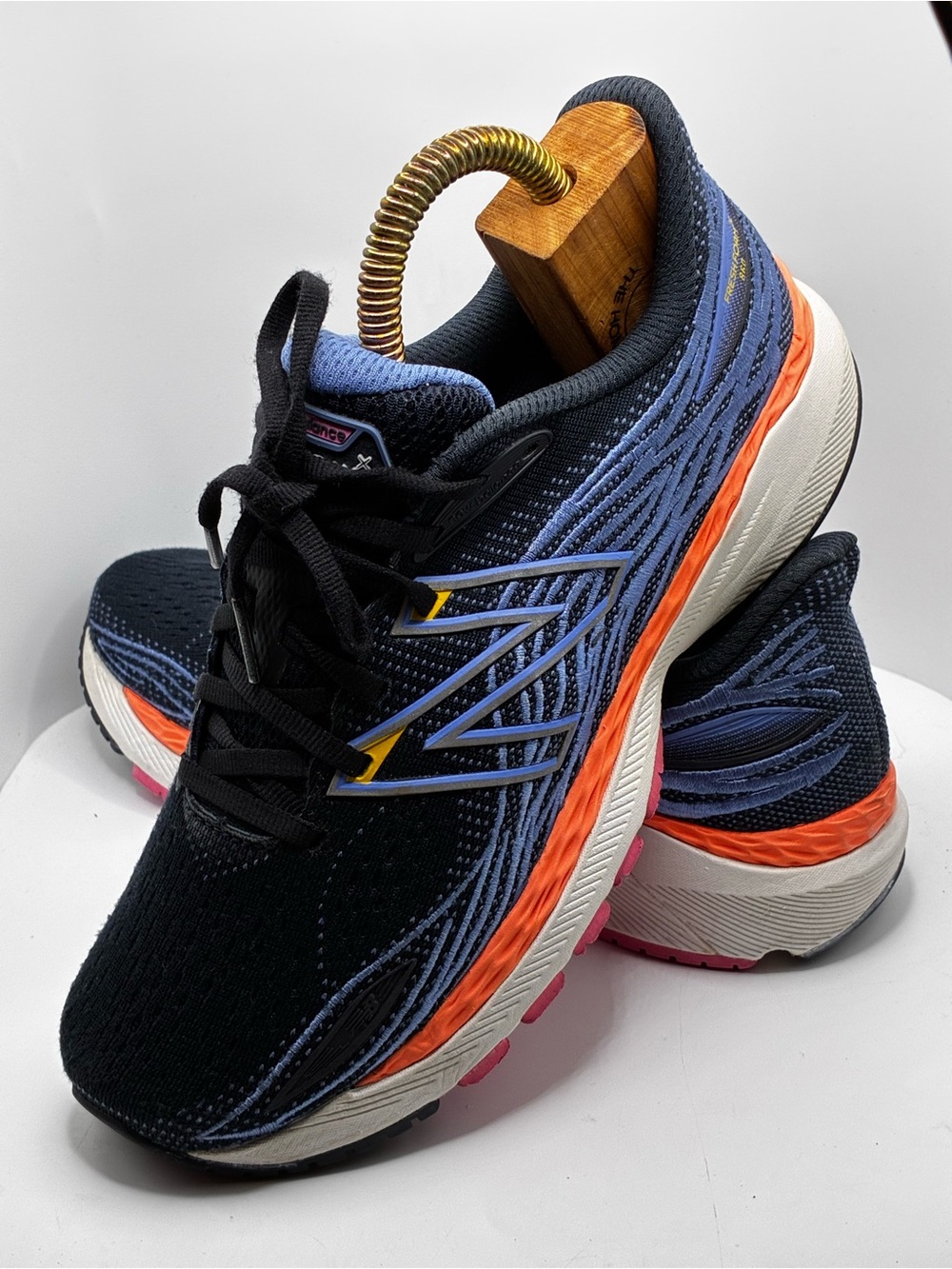NEW BALANCE WOMANS FRESH FOAM
SNEAKER 7.5 /BLUE COMFY FIT